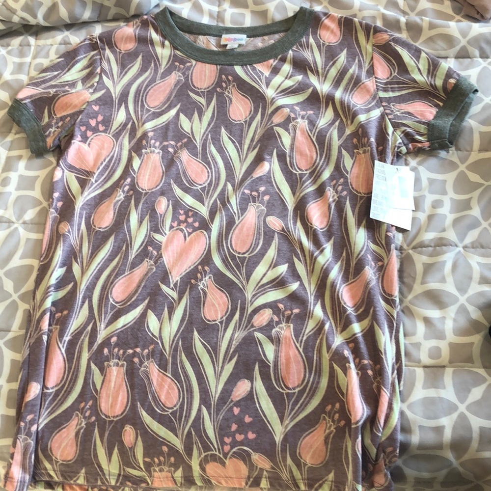New with tags! Lularoe Liv top size XL